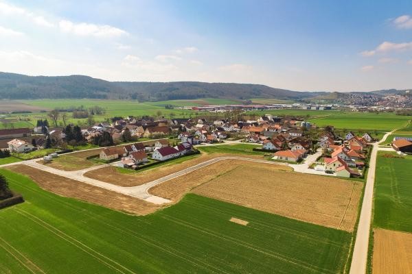 Eine Luftaufnahme des Neubaugebiets "Hinter dem Dorf" in Trochtelfingen