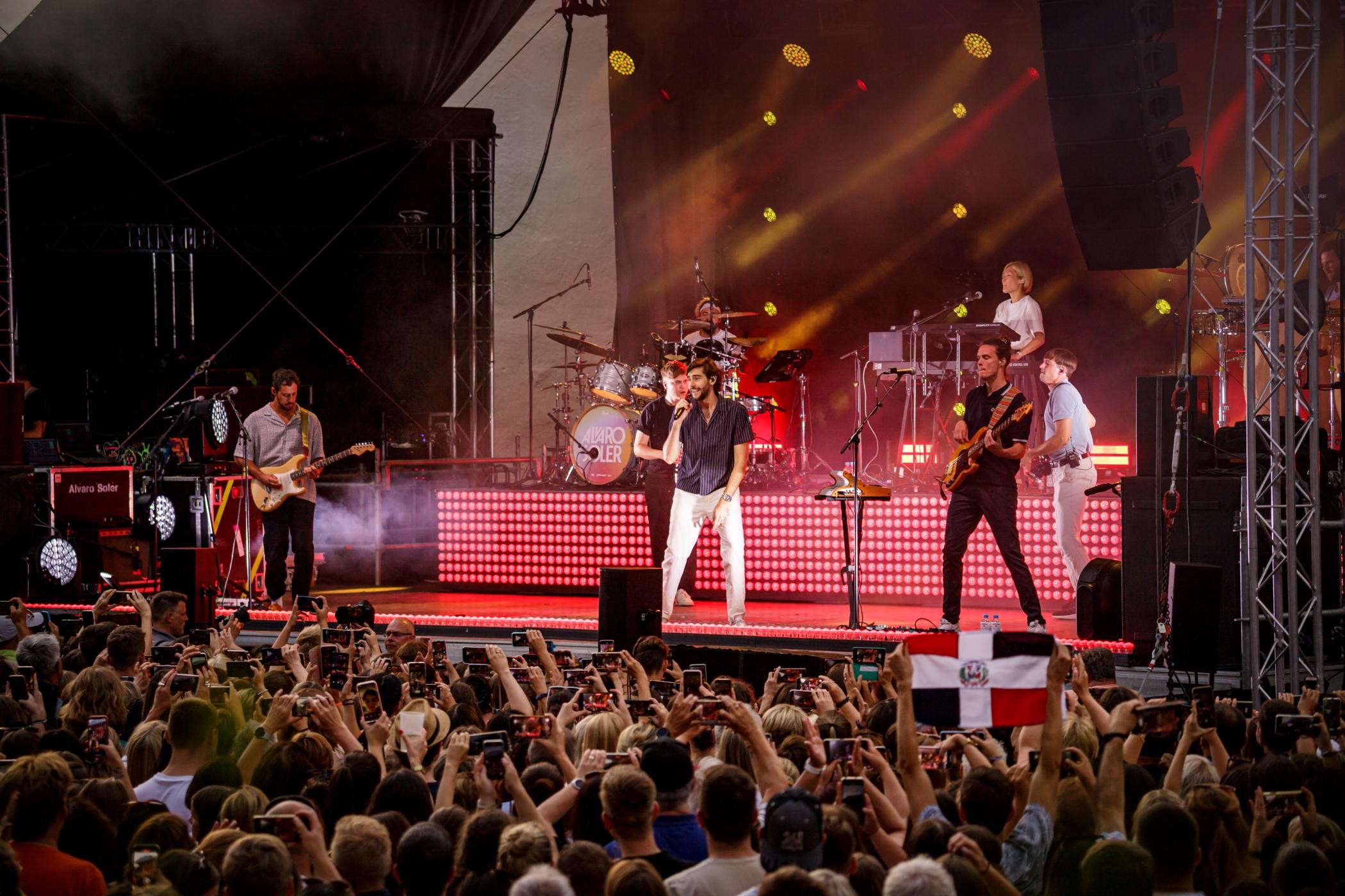 Alvaro Soler im Stadtgarten Bopfingen Der Sänger Alvaro Soler bei einem Konzert im Stadtgarten Bopfingen