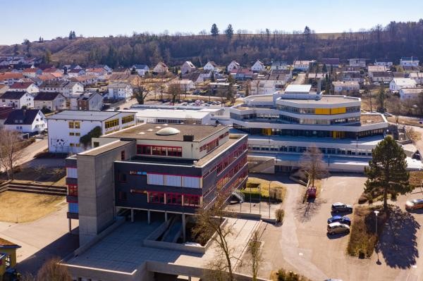Eine Luftaufnahme des Bildungszentrums Bopfingen mit Werkrealschule, Realschule und Gymnasium