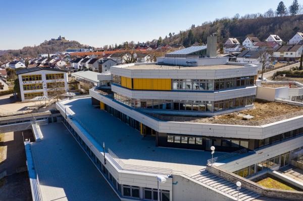 Eine Luftaufnahme des Ostalb-Gymnasiums Bopfingen