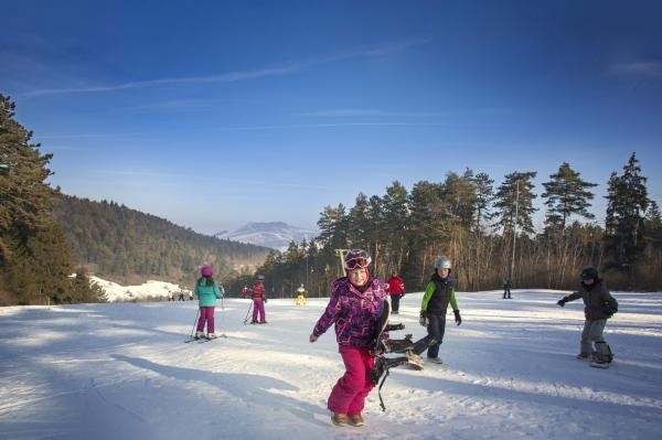 Skifahren und Snowboarden am Sandberg