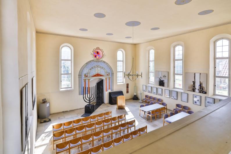 Innenansicht der Gedenk- und Begegnungsstätte in der ehemaligen Synagoge Oberdorf