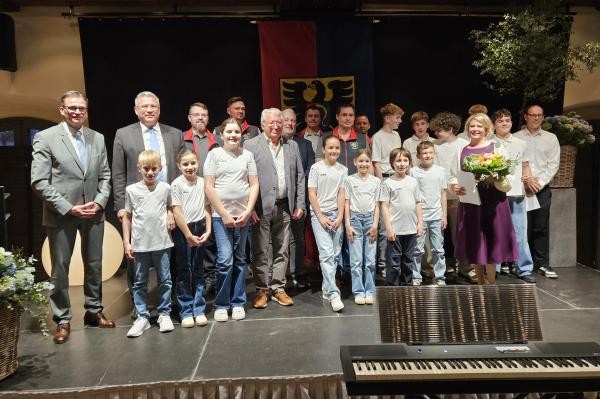 Das Gruppenbild aller Geehrten bei der Ehrungsveranstaltung 2026